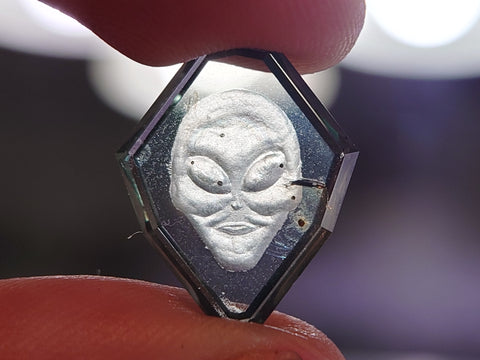 7.65ct HAND CARVED ALIEN MONTANA SAPPHIRE
