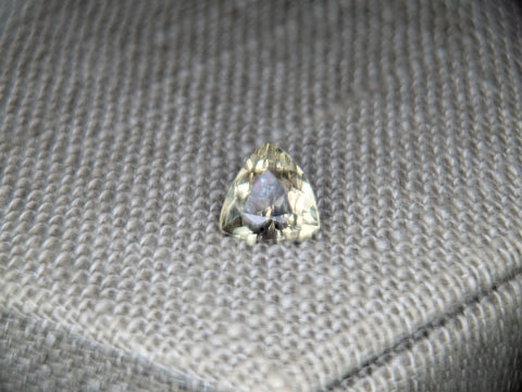 1.39CT BEAUTIFUL YELLOW TRILLION