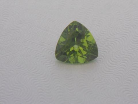 2.66 CTS. BEAUTIFUL GREEN TRILLION CUT PERIDOT FROM PAKISTAN - Blaze-N-Gems