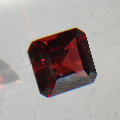 2.07 CTS. SQUARE CUT RASPBERRY RED GARNET EXCELLENT LUSTER - Blaze-N-Gems
