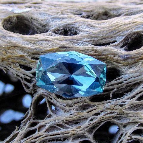 4.21ct BLINK CUT AQUA BLUE MONTANA SAPPHIRE - Blaze-N-Gems