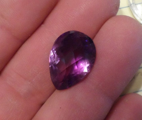 15.75cts. AMETHYST ( SRI LANKA ) - Blaze-N-Gems