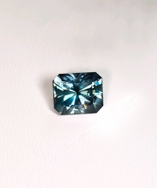 3.21ct BEAUTIFUL EMERALD CUT MONTANA SAPPHIRE