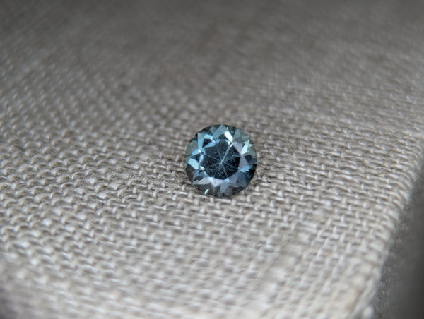 1.04ct DARK BLUE ROUND MONTANA SAPPHIRE