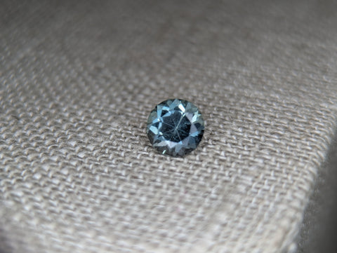1.04ct DARK BLUE ROUND MONTANA SAPPHIRE