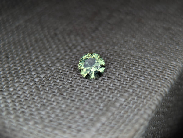 .61ct LIME GREEN ROUND MONTANA SAPPHIRE