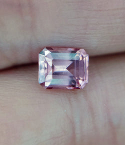 1.2ct STUNNING EMERALD CUT PEACHY MAHENGE GARNET