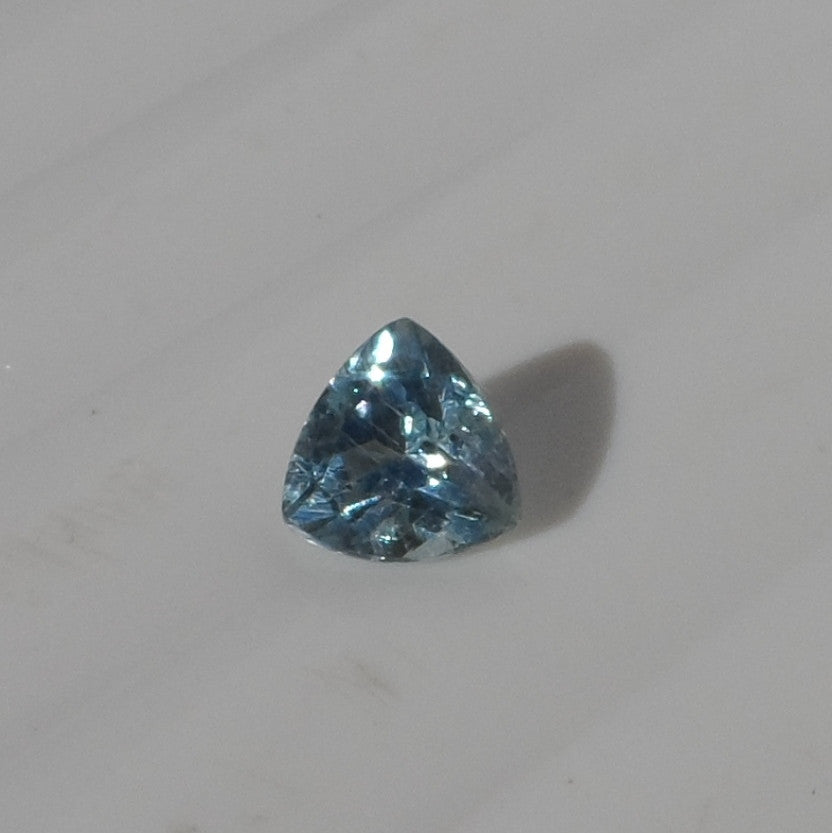 Triangle clearance cut sapphire