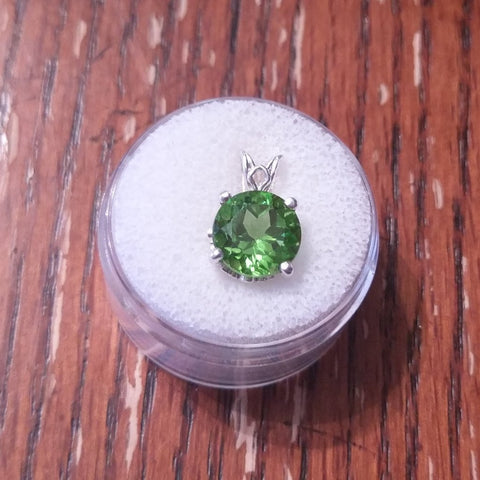 3.37ct PERIDOT PENDANT - Blaze-N-Gems