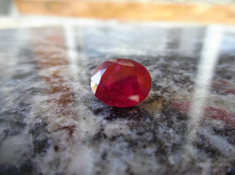 5.66ct CHATUM RUBY GREAT RED COLOR - Blaze-N-Gems