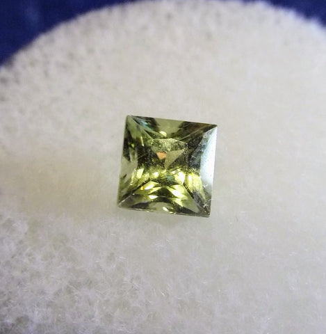 0.79ct GREEN MONTANA SAPPHIRE PRINCESS CUT - Blaze-N-Gems