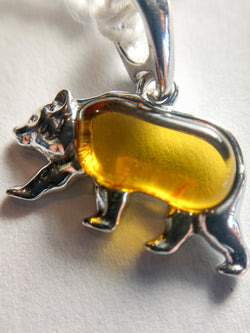 8.21ct AMBER BEAR PENDANT IN SILVER