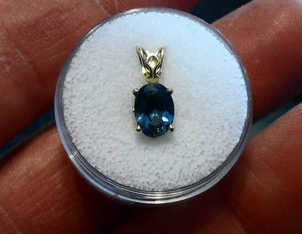 1.30 CT BEAUTIFUL SKY BLUE SAPPHIRE PENDANT - Blaze-N-Gems